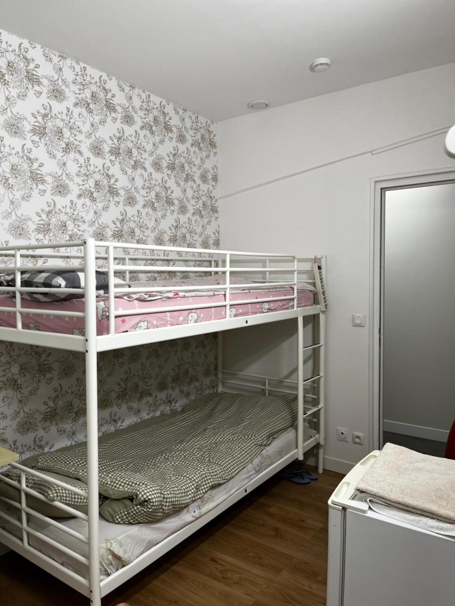 Chambre Lits Jumeaux avec Salle de Bains Privative